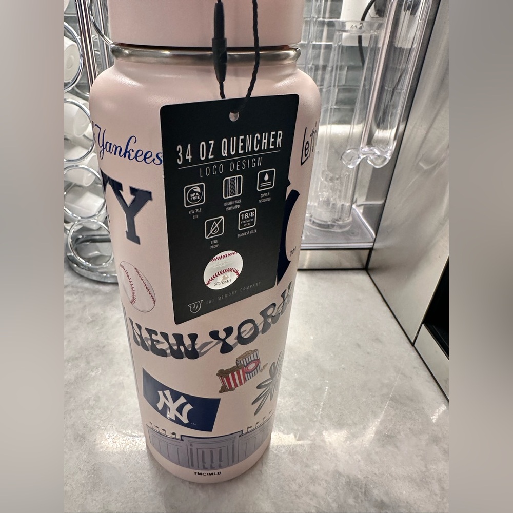 New York Yankees Pink 34oz Unique Design Quencher Tumbler - Picture 9 of 11